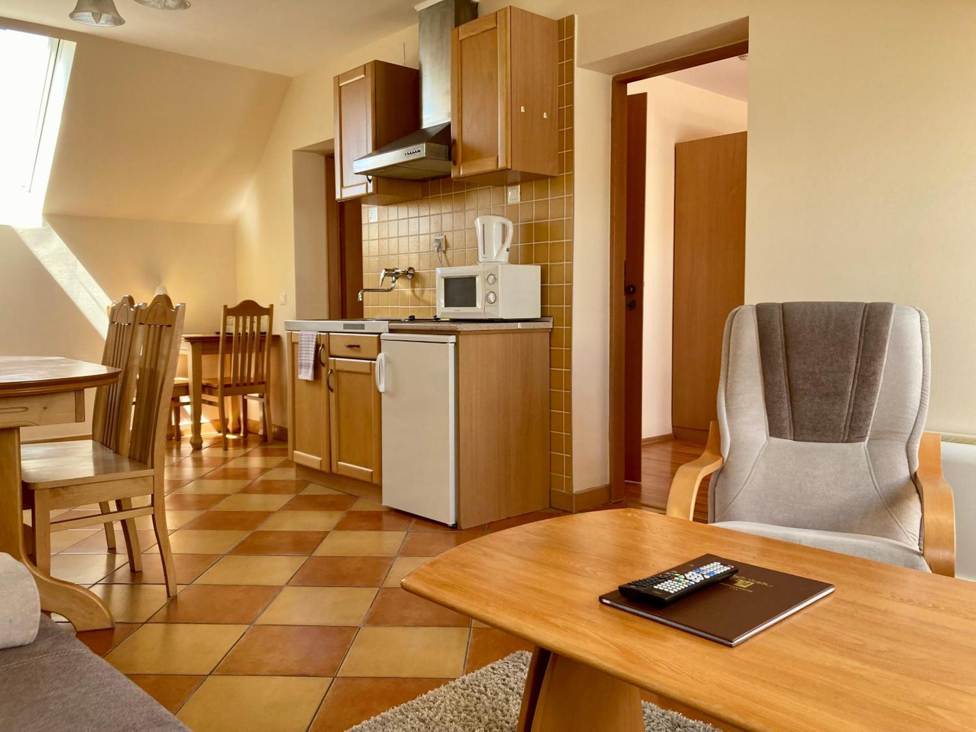 Het Vezer Apartmanhotel Комаром Екстер'єр фото